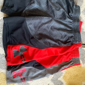 2 pairs of boys under Armour-shorts size Medium